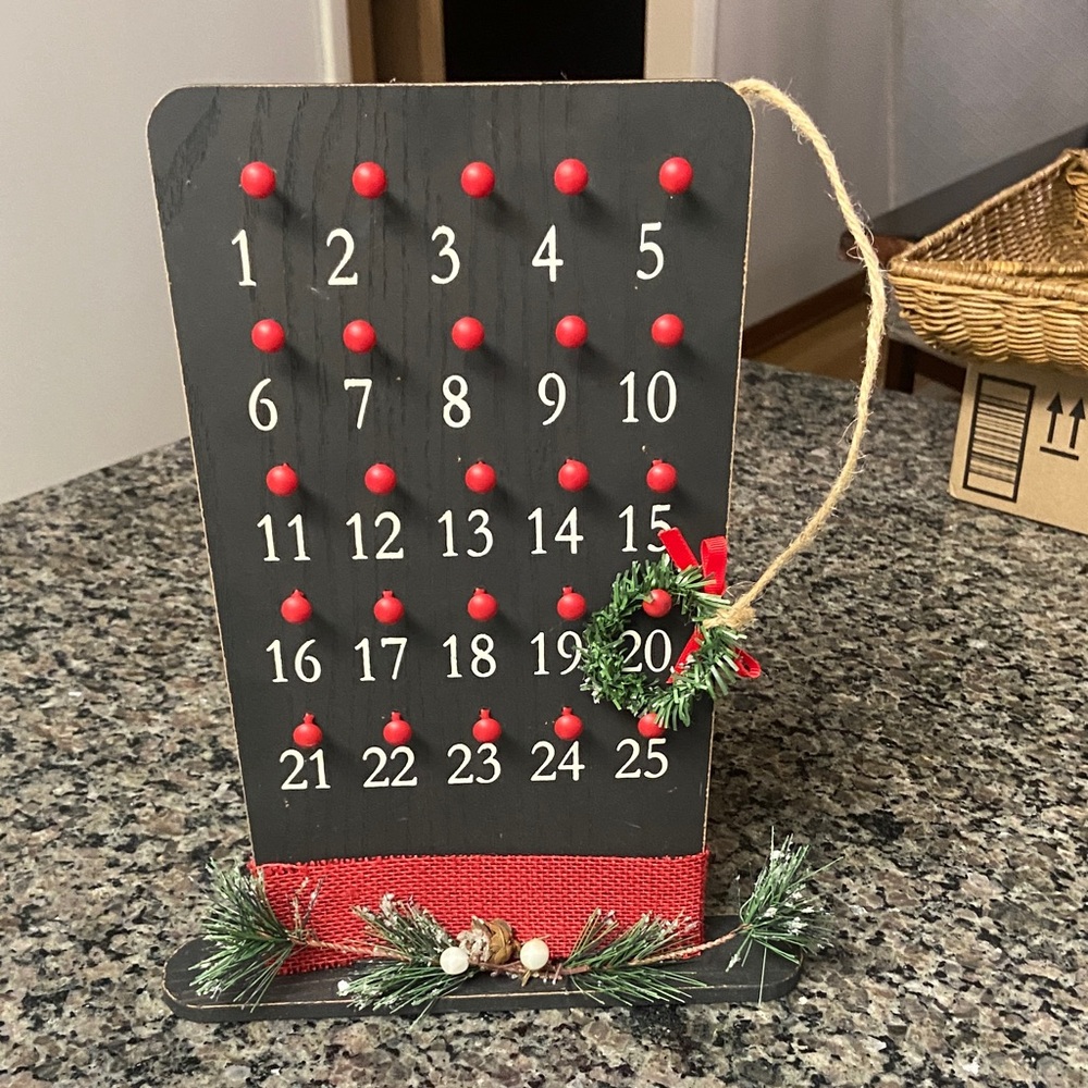 Christmas wood Advent Calendar with wreath count down black Red Accents - Picture 2 of 10